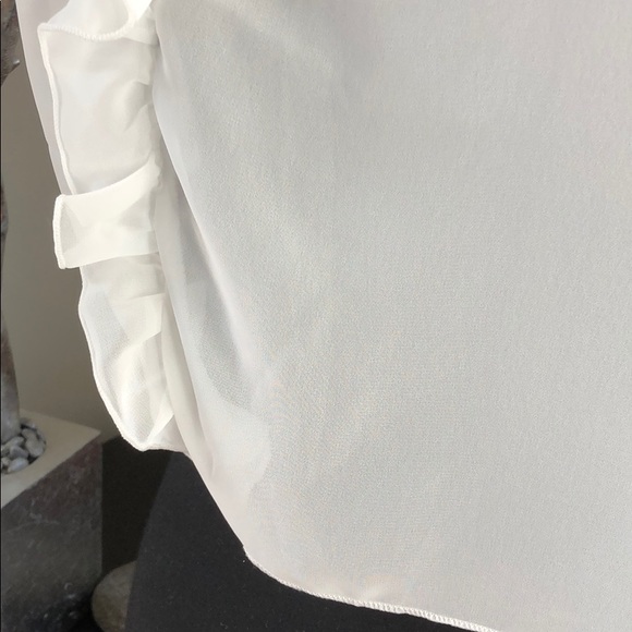 Beautiful ruffles top blouse - Picture 7 of 8